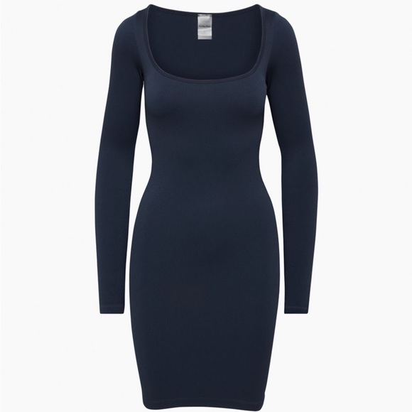Aritzia - Sunday Best ‘Delta’ SinchSeamless Dress - Picture 1 of 8